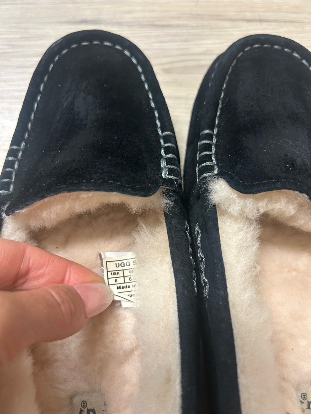 UGG Slippers Ansley Womens Sz 8 Moccasin Sheepskin Black Suede Slip On Comfort - Picture 9 of 16